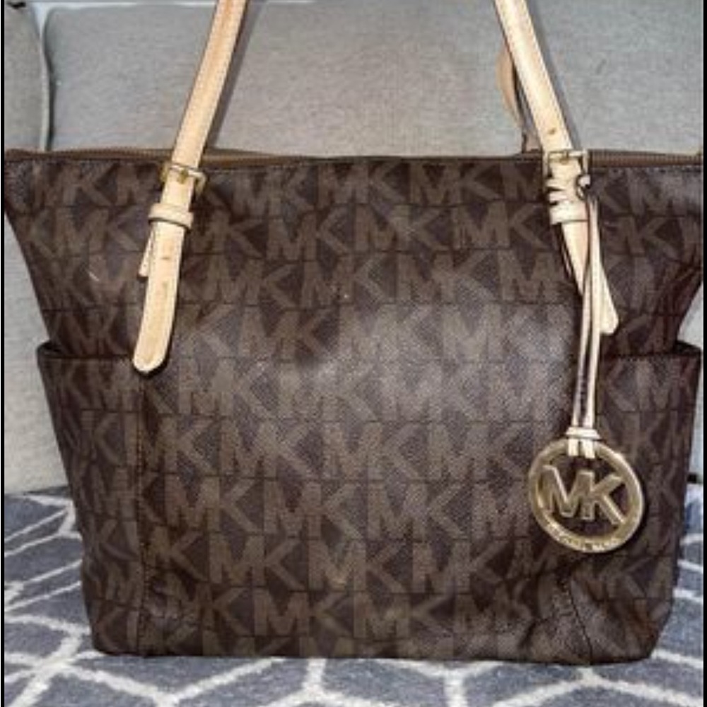 Pre loved Michael Kors purse 👛